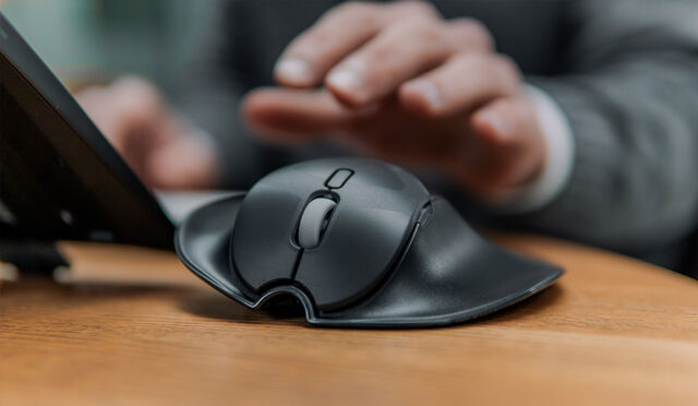 handshoemouse-shift-special-mouse-1648817731.jpg