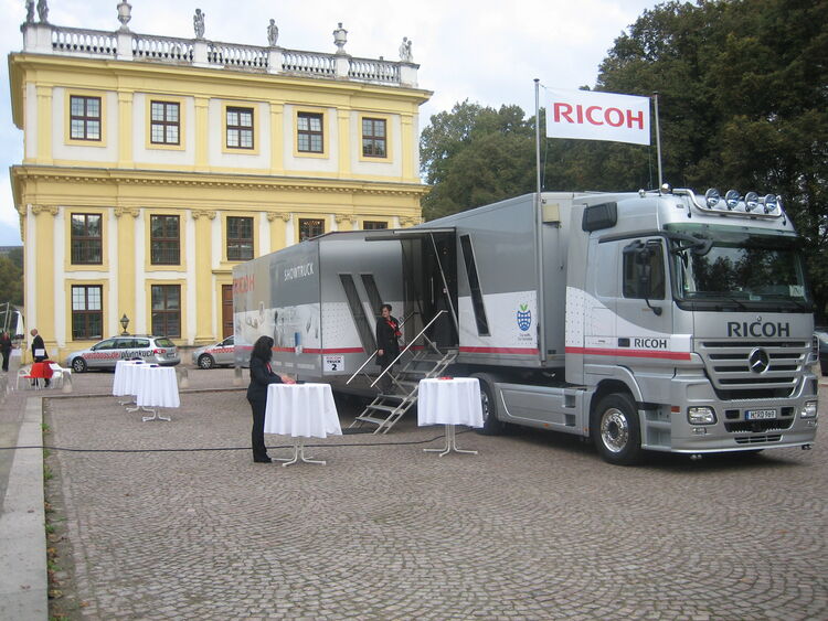 Verkaufsschau vor der Orangerie 2008
