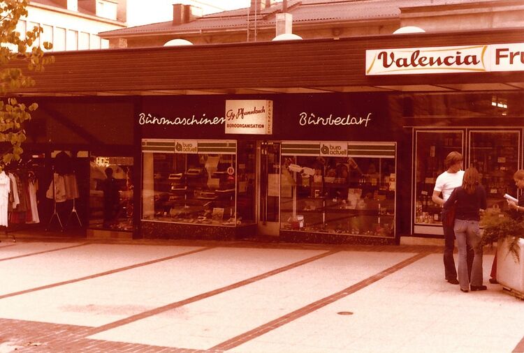 In den 70er Jahren Neonreklame in der Wilhelmsstraße